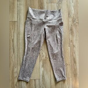 Athleta Salutation Stash Pocket ll Printed 7/8 Tights Size L